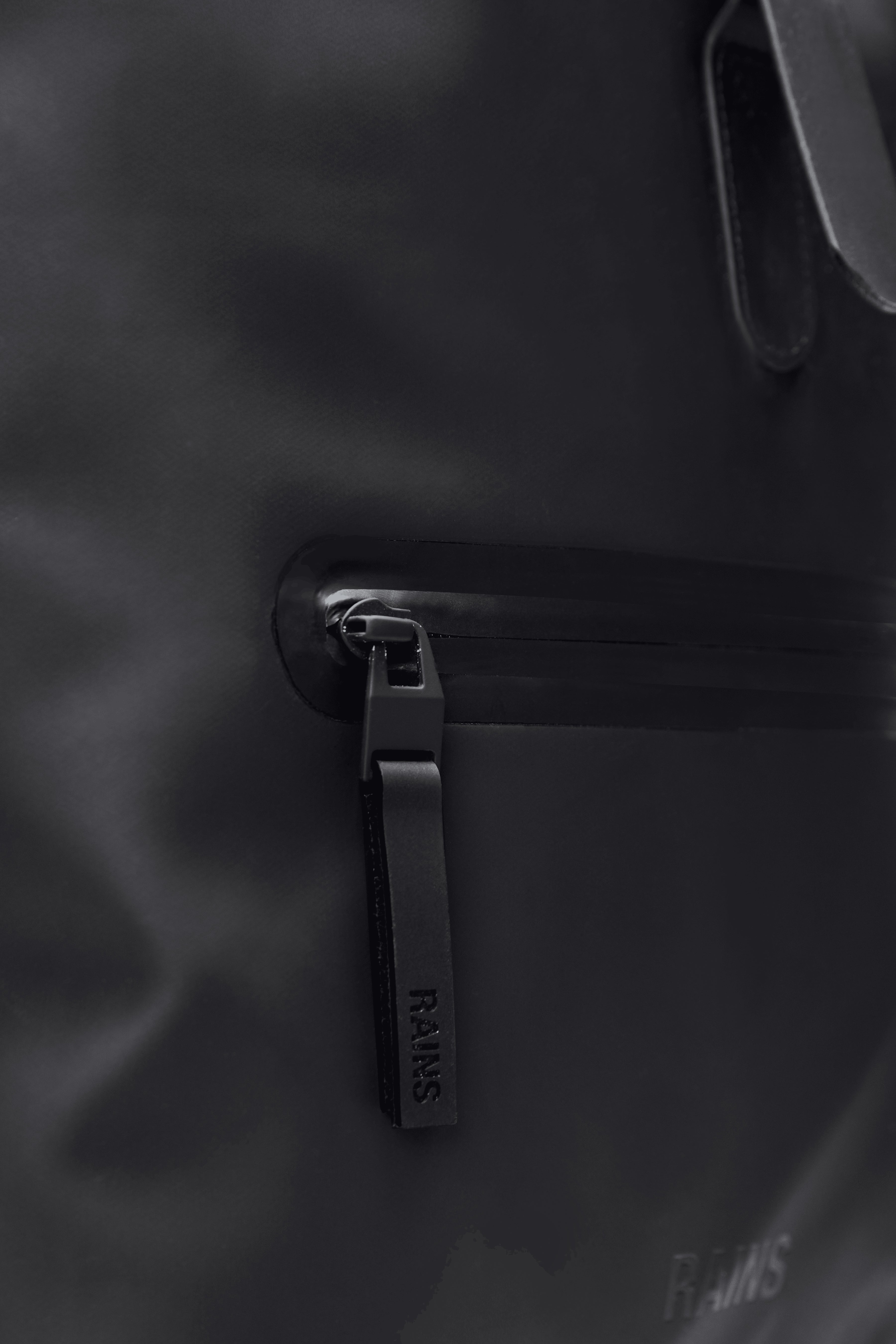 RAINS Rolltop Rucksack Depth 17L H60 x D11 x W32 cm Backpack