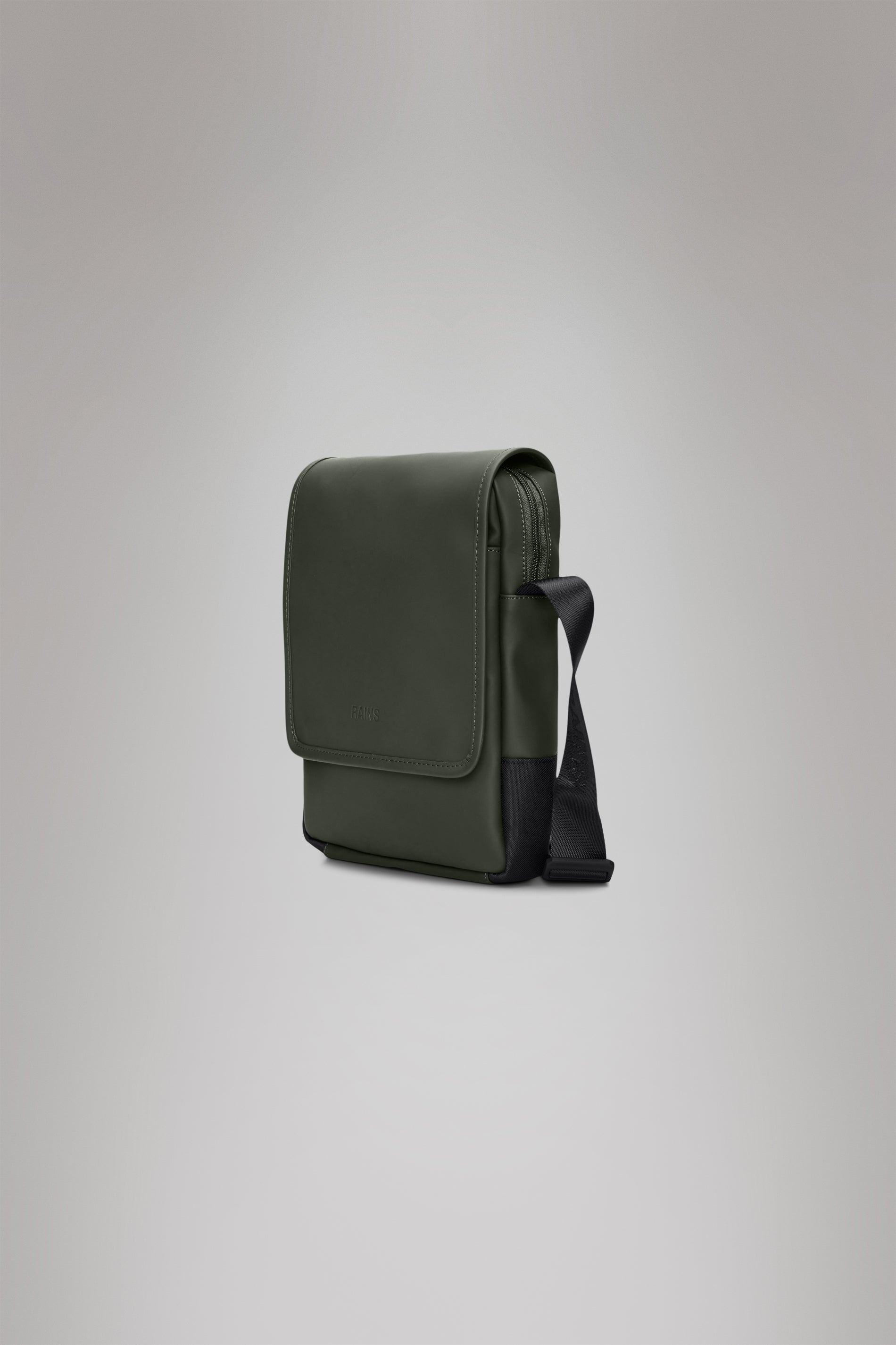 RAINS Trail Reporter Bag Green 3.40L H27 x D6 x W21 cm Crossbody