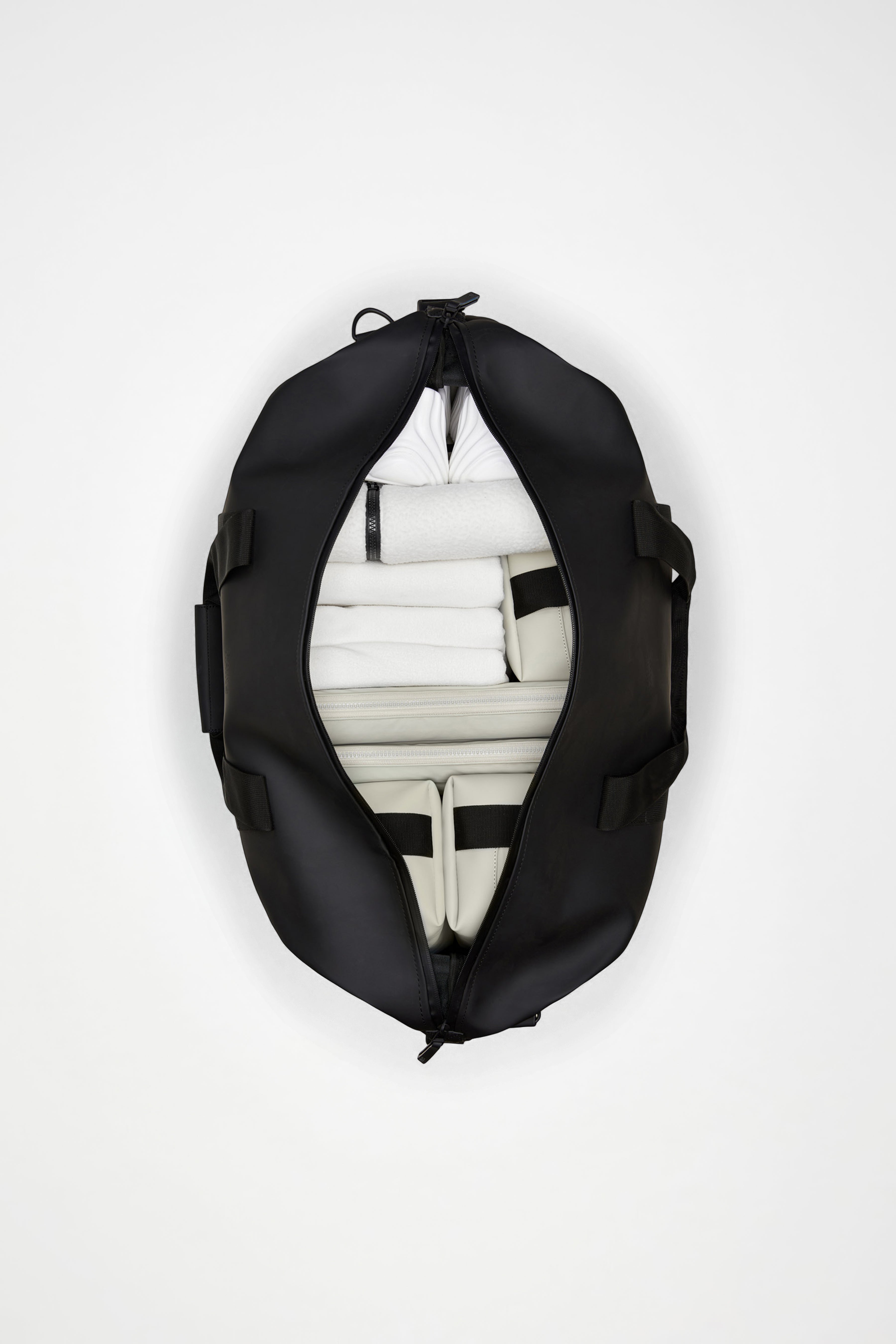 RAINS Hilo Weekend Bag Beige 36L H27 x D26 x W52 cm Weekender