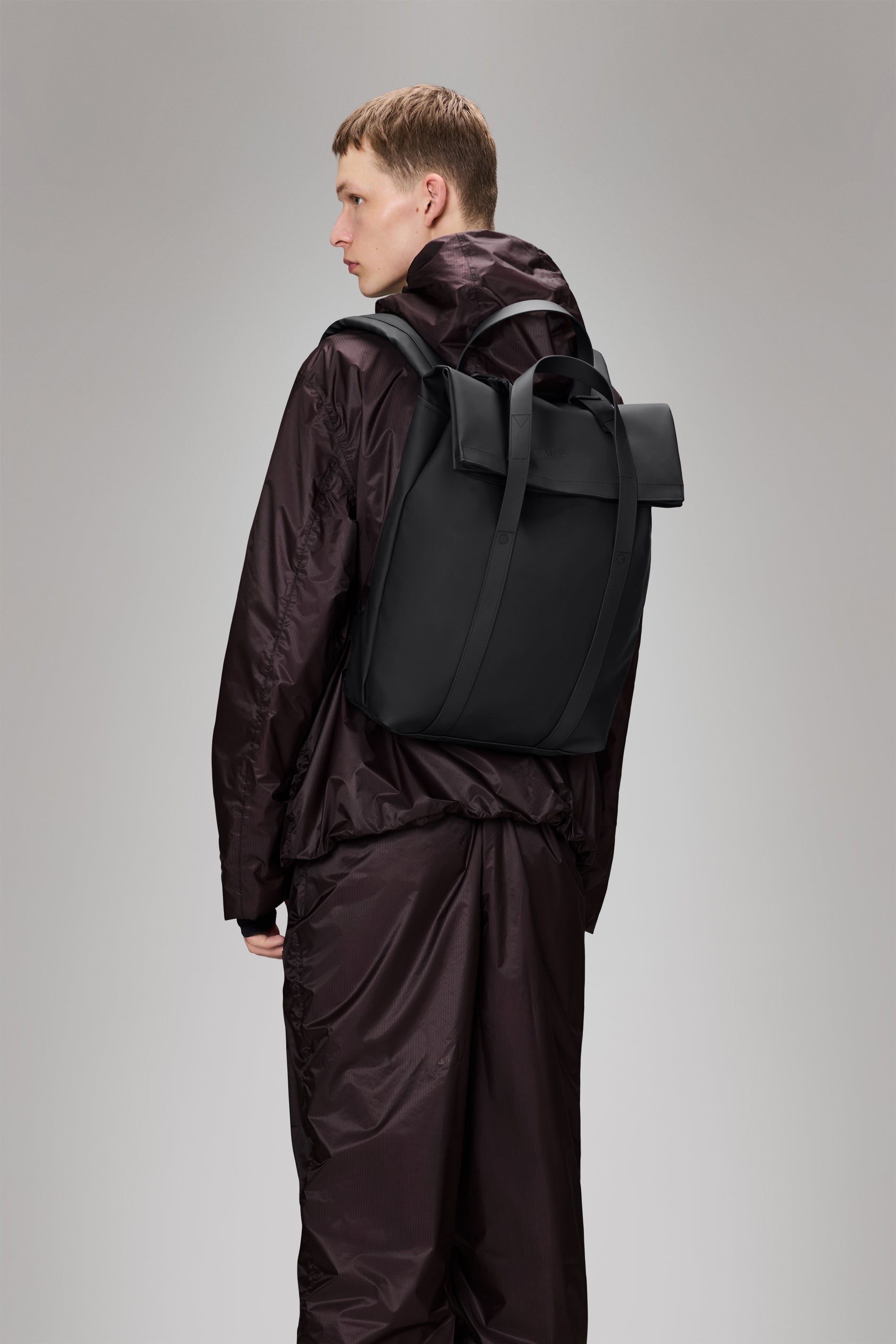 RAINS 2 Way Tote Backpack Black 15L H58 x D12 x W33 cm Backpack