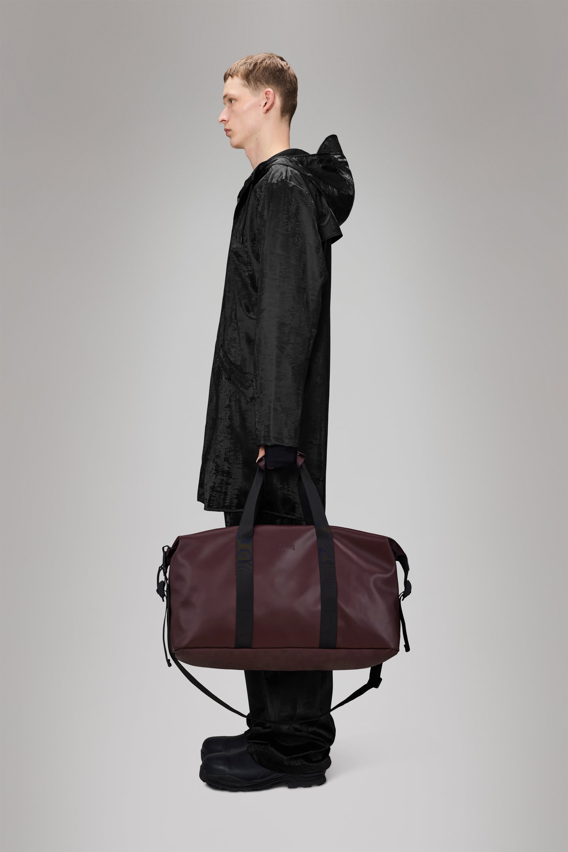 RAINS Hilo Weekend Bag Depth 36L H35 x D26 x W62 cm Weekender