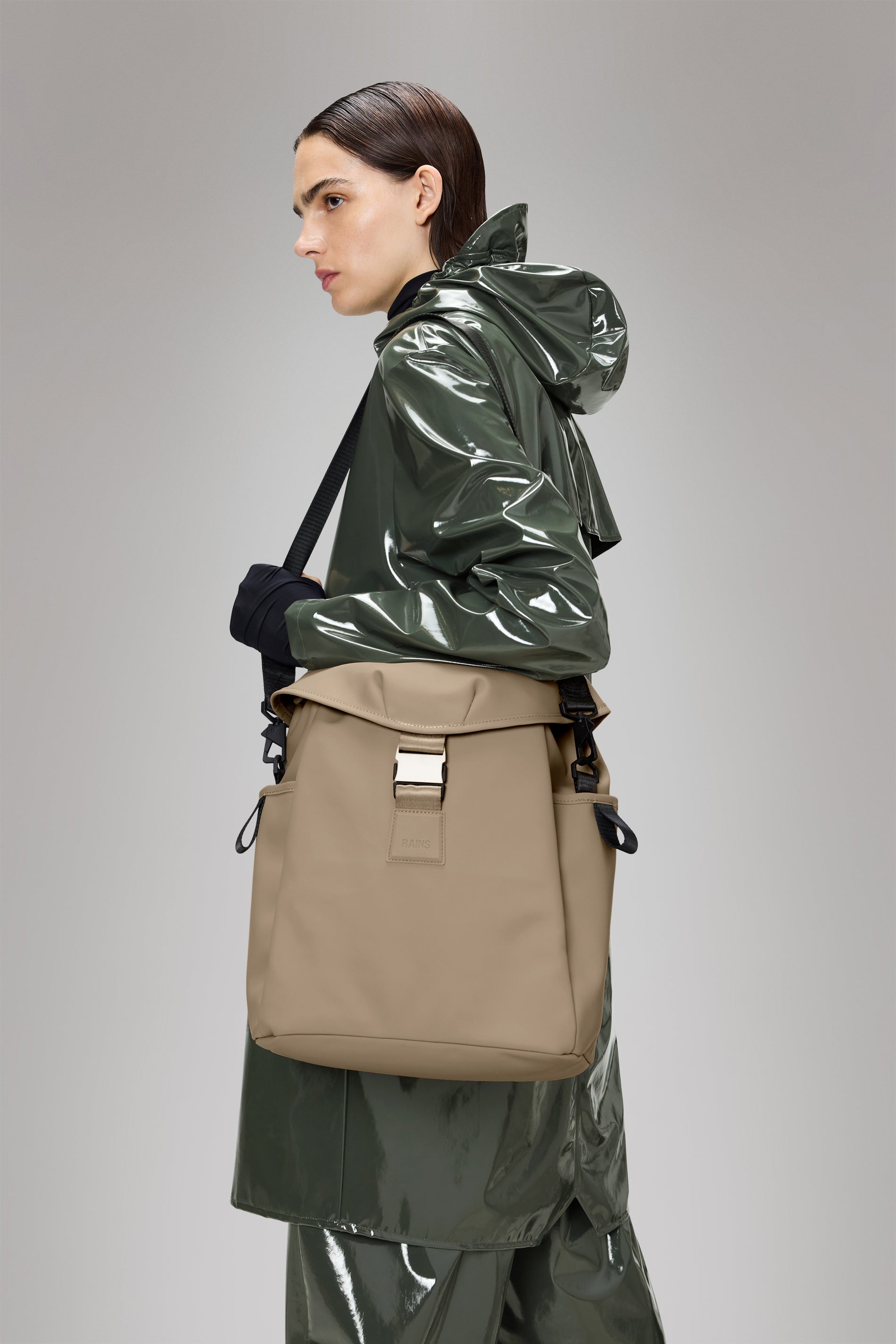 RAINS Valera Bucket Backpack Beige 18L H41 x D15 x W29 cm Backpack