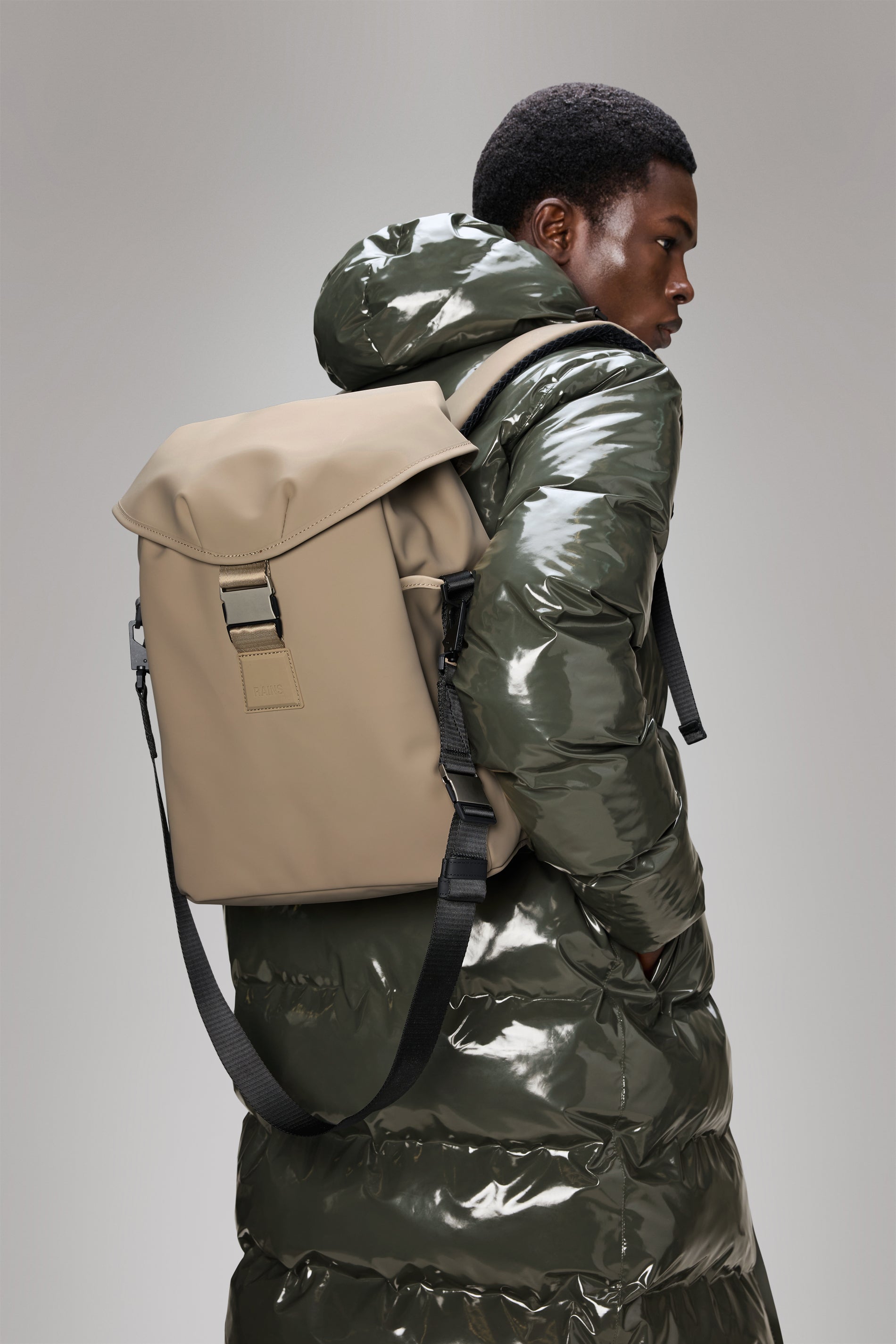 RAINS Valera Bucket Backpack Beige 18L H41 x D15 x W29 cm Backpack