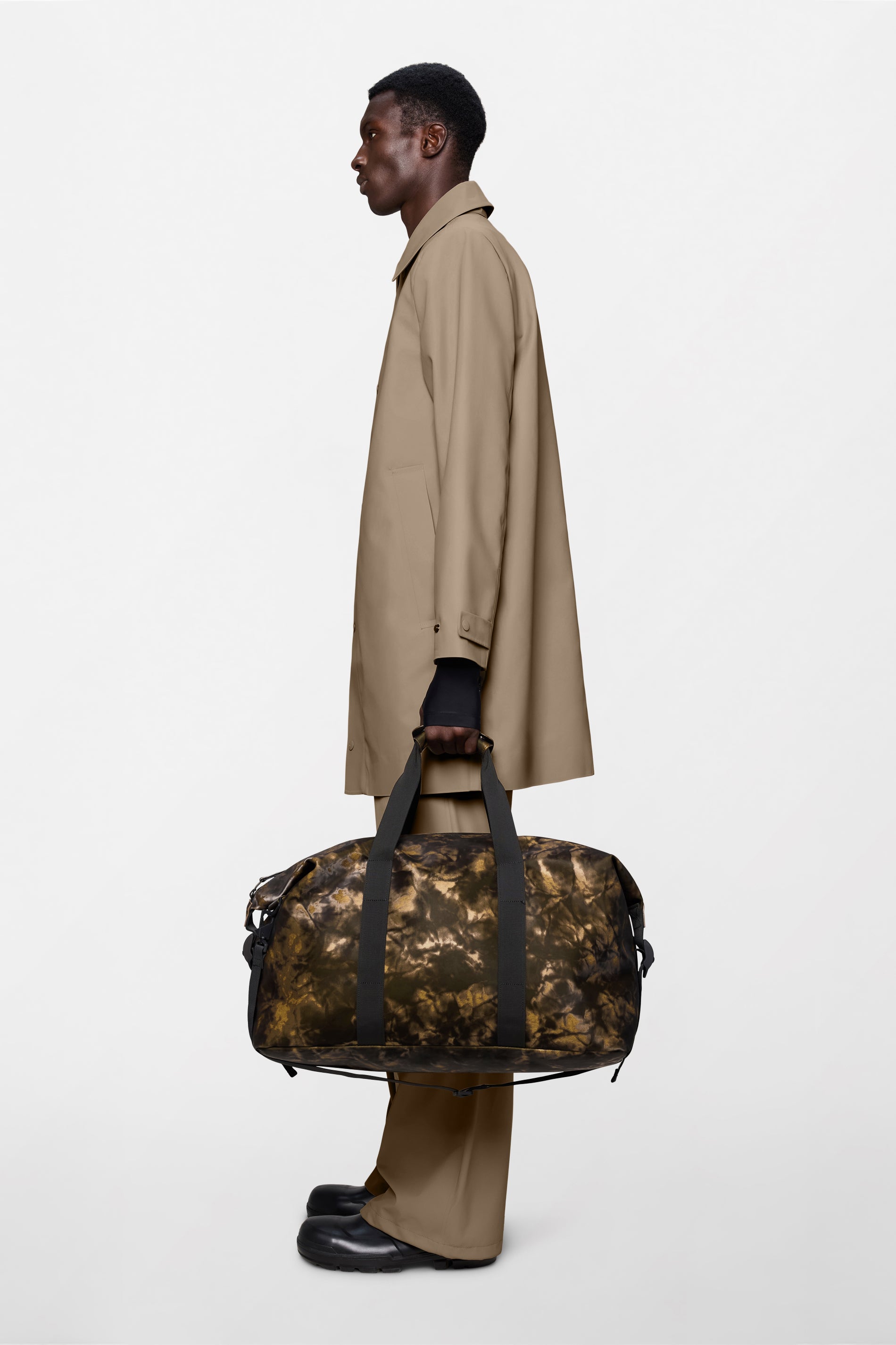 RAINS Hilo Weekend Bag Muddy 36L H27 x D26 x W52 cm Weekender