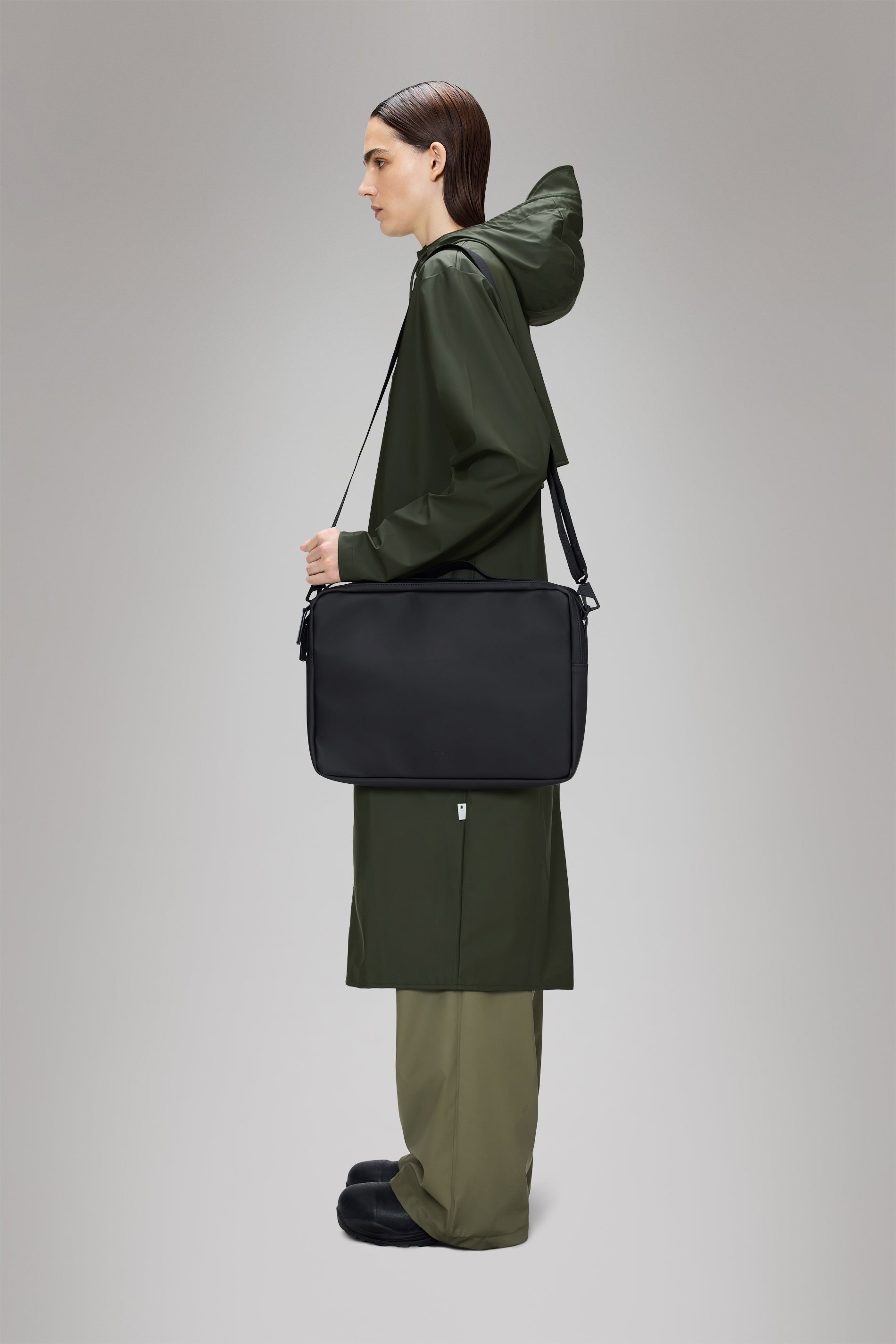 RAINS Laptop Bag 15″/16″ Black 6L H30 x D5.50 x W40 cm Laptop bag