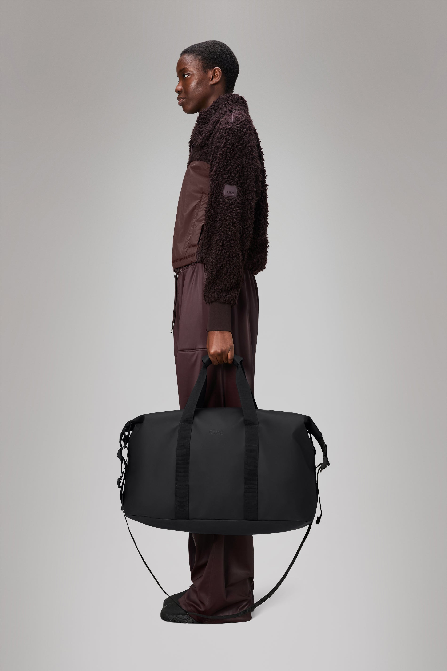 RAINS Hilo Weekend Bag Black 36L H35 x D26 x W62 cm Weekender